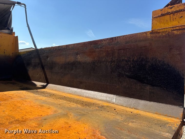 image for item DO2261 2006 International 7400 dump truck