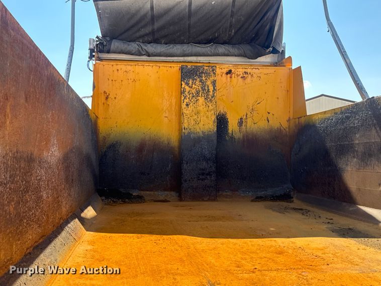 image for item DO2261 2006 International 7400 dump truck