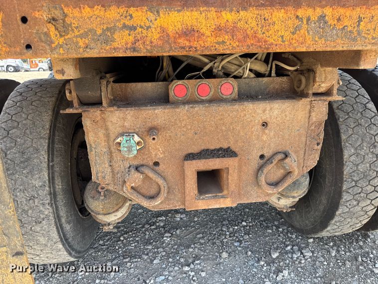 image for item DO2261 2006 International 7400 dump truck