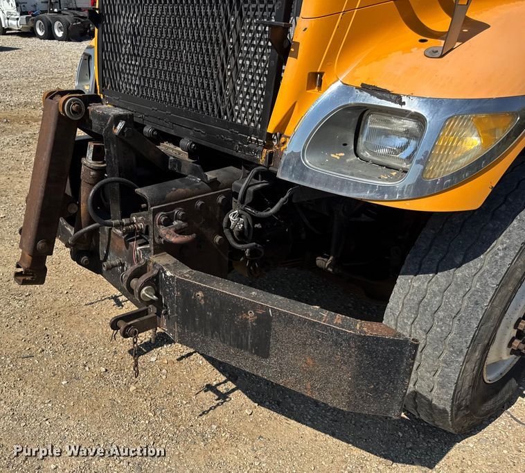 image for item DO2261 2006 International 7400 dump truck