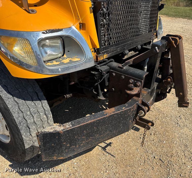 image for item DO2261 2006 International 7400 dump truck