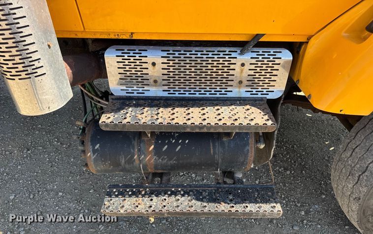 image for item DO2261 2006 International 7400 dump truck