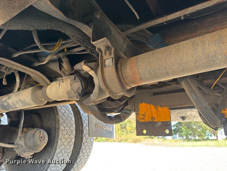 image for item DO2261 2006 International 7400 dump truck