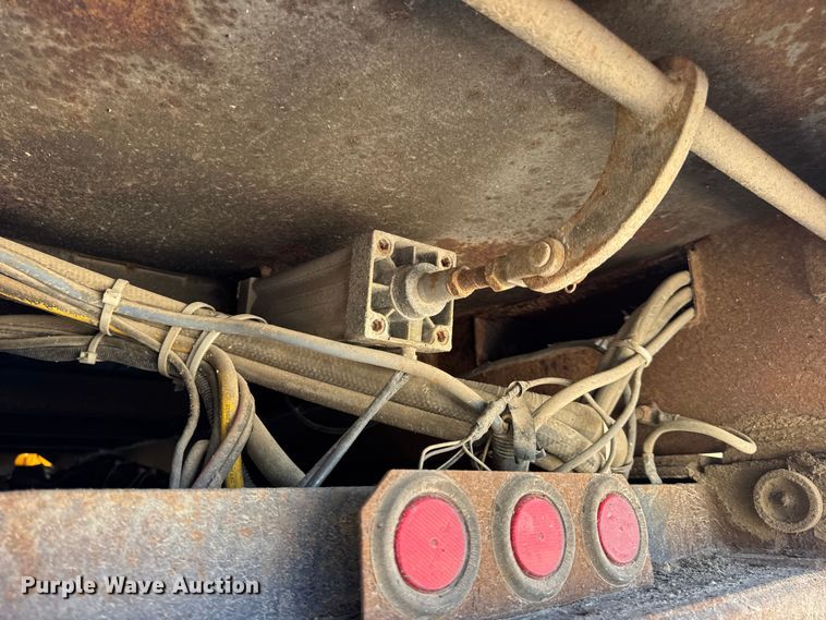 image for item DO2261 2006 International 7400 dump truck