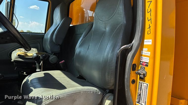 image for item DO2261 2006 International 7400 dump truck