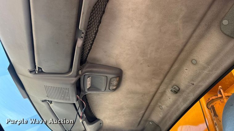 image for item DO2261 2006 International 7400 dump truck