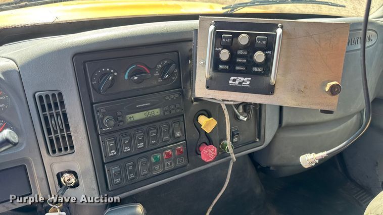 image for item DO2261 2006 International 7400 dump truck