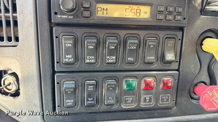 image for item DO2261 2006 International 7400 dump truck