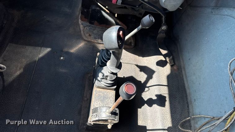 image for item DO2261 2006 International 7400 dump truck