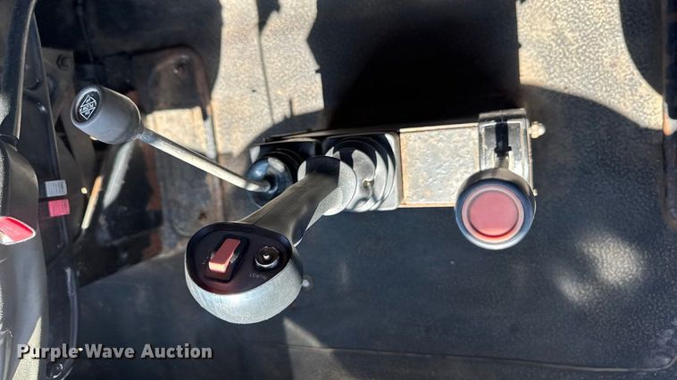 image for item DO2261 2006 International 7400 dump truck