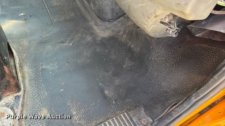 image for item DO2261 2006 International 7400 dump truck