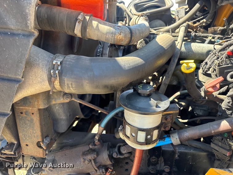 image for item DO2261 2006 International 7400 dump truck