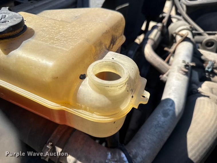 image for item DO2261 2006 International 7400 dump truck