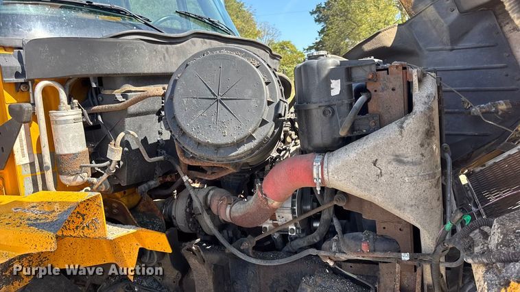 image for item DO2261 2006 International 7400 dump truck