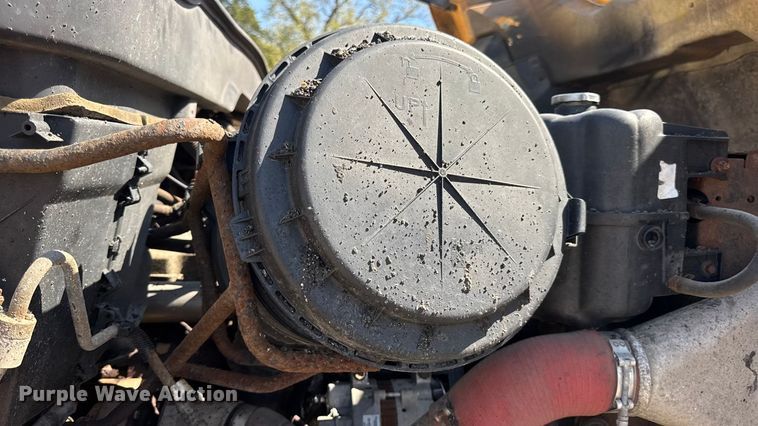 image for item DO2261 2006 International 7400 dump truck