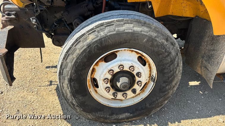 image for item DO2261 2006 International 7400 dump truck