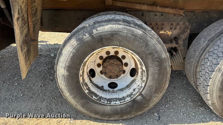 image for item DO2261 2006 International 7400 dump truck