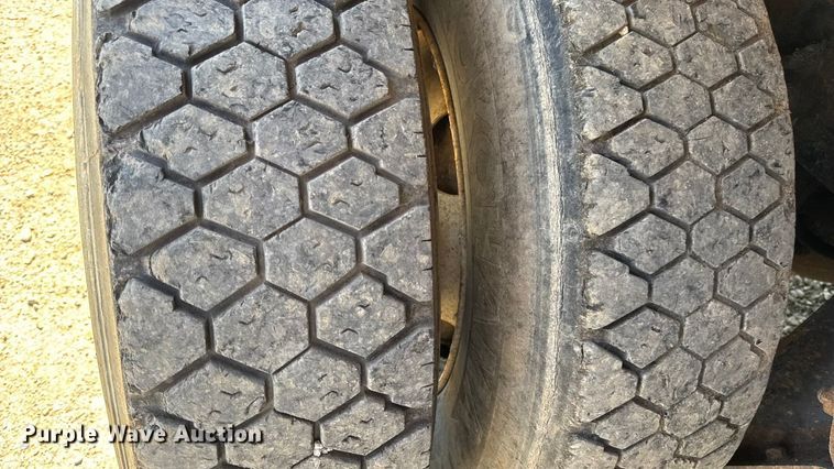 image for item DO2261 2006 International 7400 dump truck