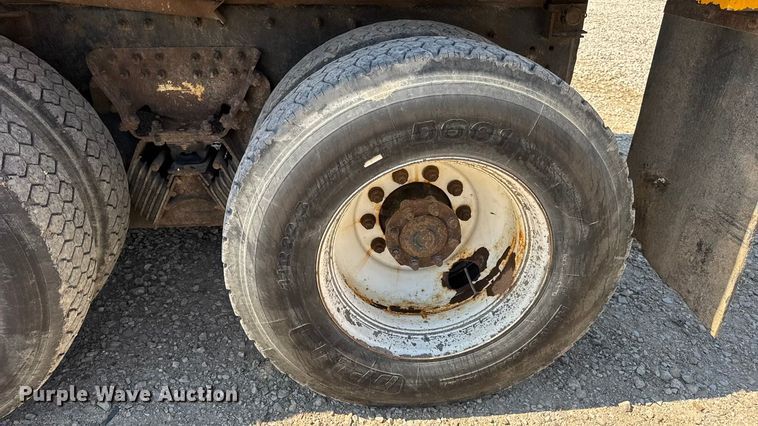 image for item DO2261 2006 International 7400 dump truck