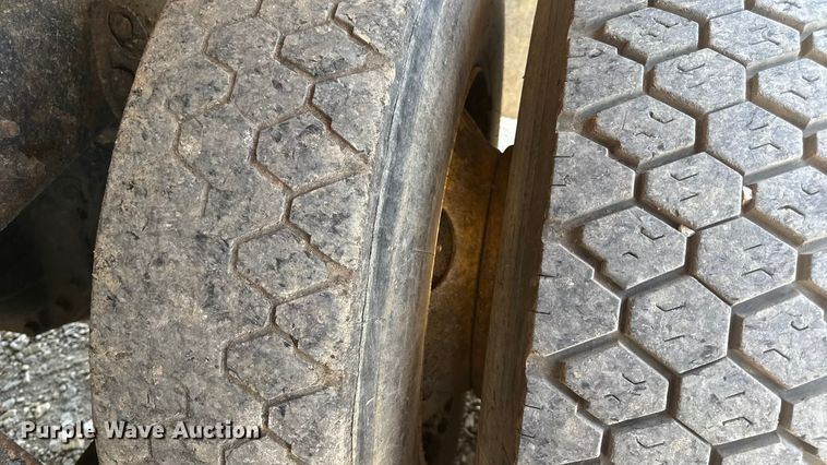 image for item DO2261 2006 International 7400 dump truck