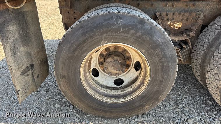 image for item DO2261 2006 International 7400 dump truck