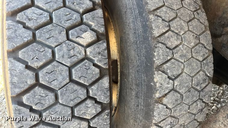 image for item DO2261 2006 International 7400 dump truck