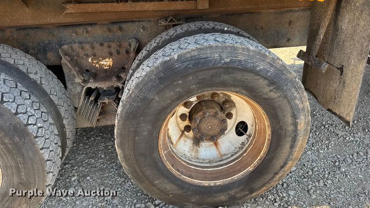 image for item DO2261 2006 International 7400 dump truck