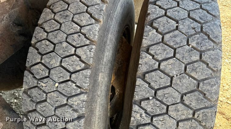 image for item DO2261 2006 International 7400 dump truck