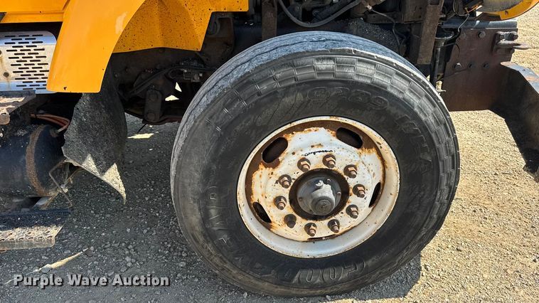 image for item DO2261 2006 International 7400 dump truck