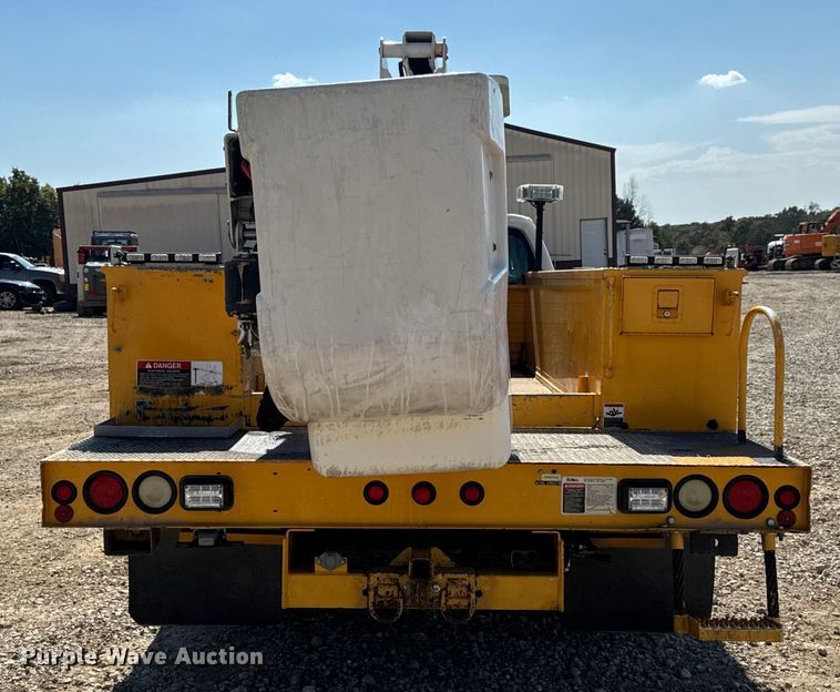 image for item DO2263 2015 Ford F550 Super Duty XL bucket truck