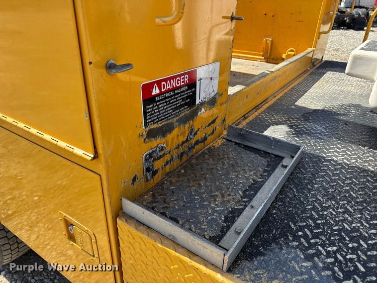 image for item DO2263 2015 Ford F550 Super Duty XL bucket truck