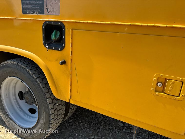 image for item DO2263 2015 Ford F550 Super Duty XL bucket truck