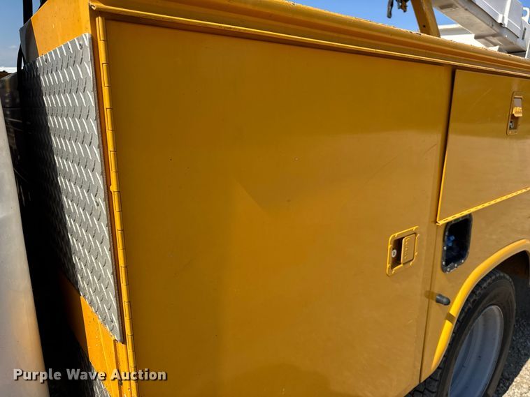 image for item DO2263 2015 Ford F550 Super Duty XL bucket truck