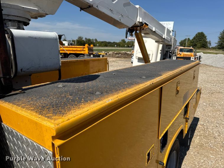 image for item DO2263 2015 Ford F550 Super Duty XL bucket truck