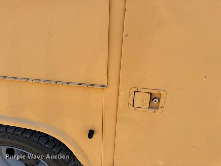 image for item DO2263 2015 Ford F550 Super Duty XL bucket truck