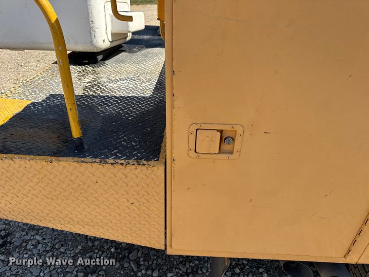 image for item DO2263 2015 Ford F550 Super Duty XL bucket truck