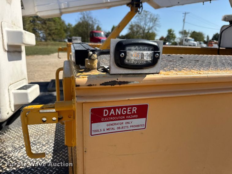 image for item DO2263 2015 Ford F550 Super Duty XL bucket truck