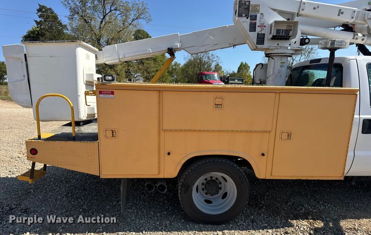 image for item DO2263 2015 Ford F550 Super Duty XL bucket truck