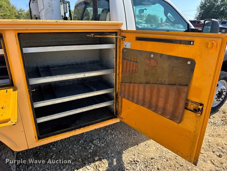 image for item DO2263 2015 Ford F550 Super Duty XL bucket truck