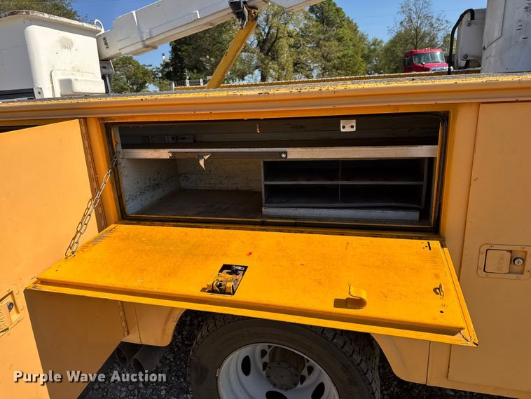 image for item DO2263 2015 Ford F550 Super Duty XL bucket truck