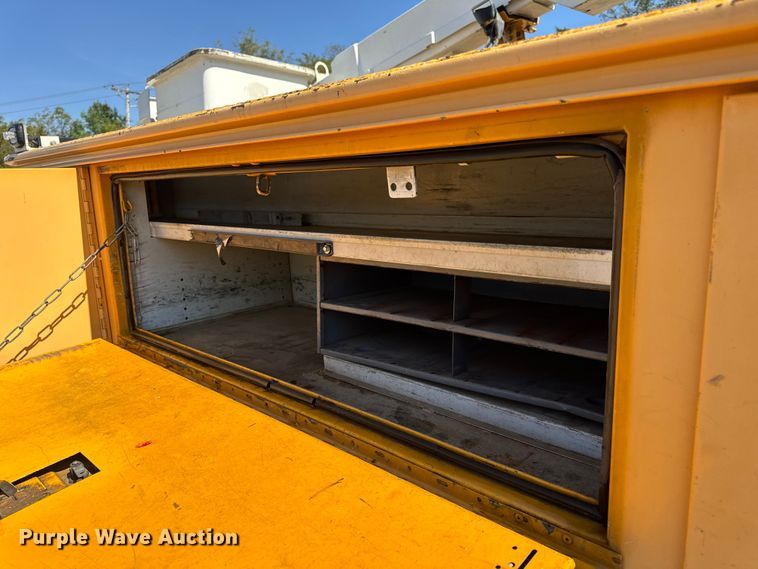 image for item DO2263 2015 Ford F550 Super Duty XL bucket truck