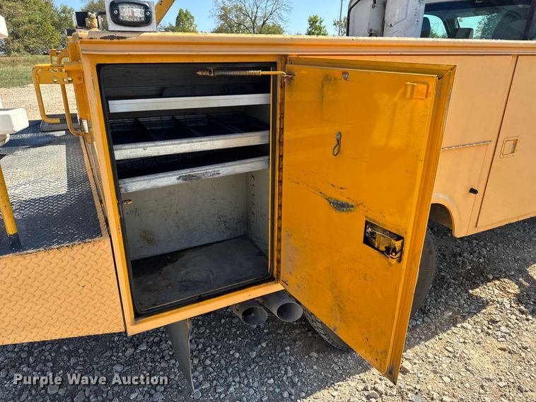 image for item DO2263 2015 Ford F550 Super Duty XL bucket truck