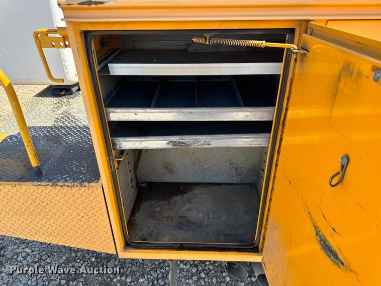 image for item DO2263 2015 Ford F550 Super Duty XL bucket truck