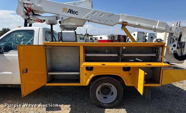 image for item DO2263 2015 Ford F550 Super Duty XL bucket truck