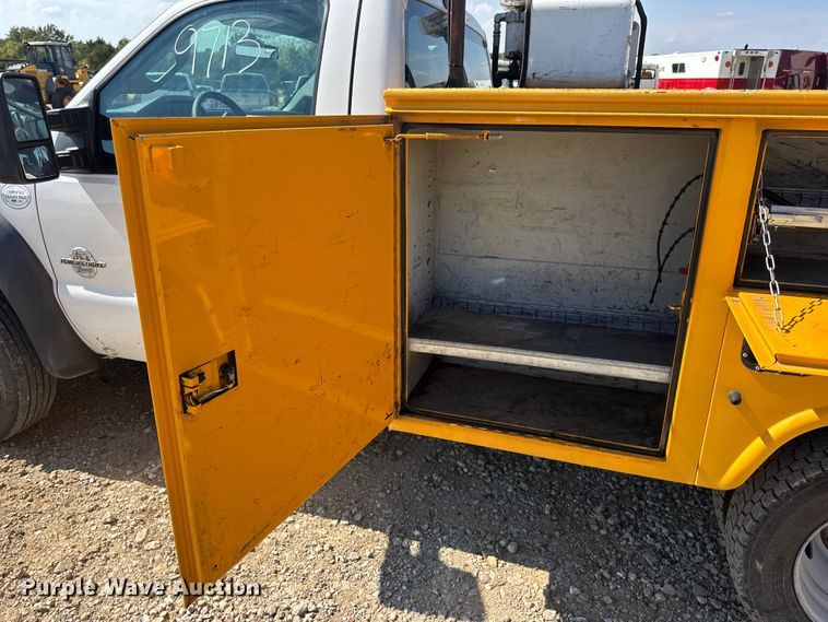 image for item DO2263 2015 Ford F550 Super Duty XL bucket truck