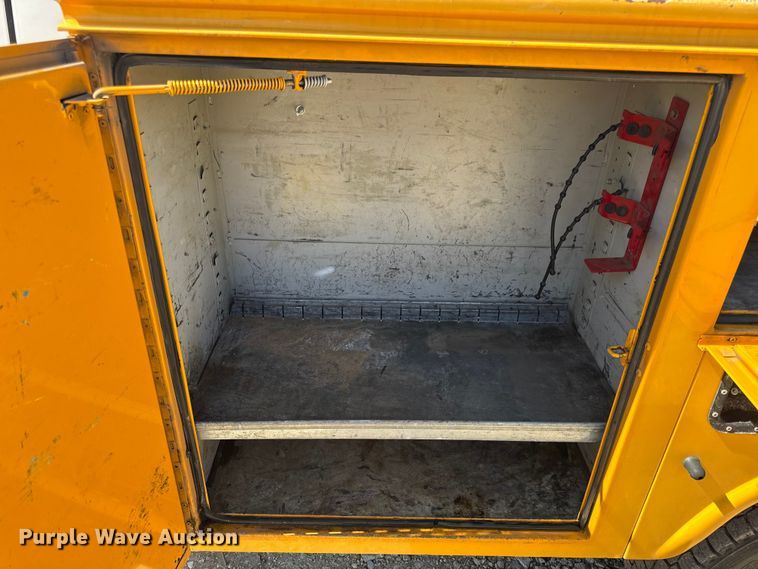 image for item DO2263 2015 Ford F550 Super Duty XL bucket truck