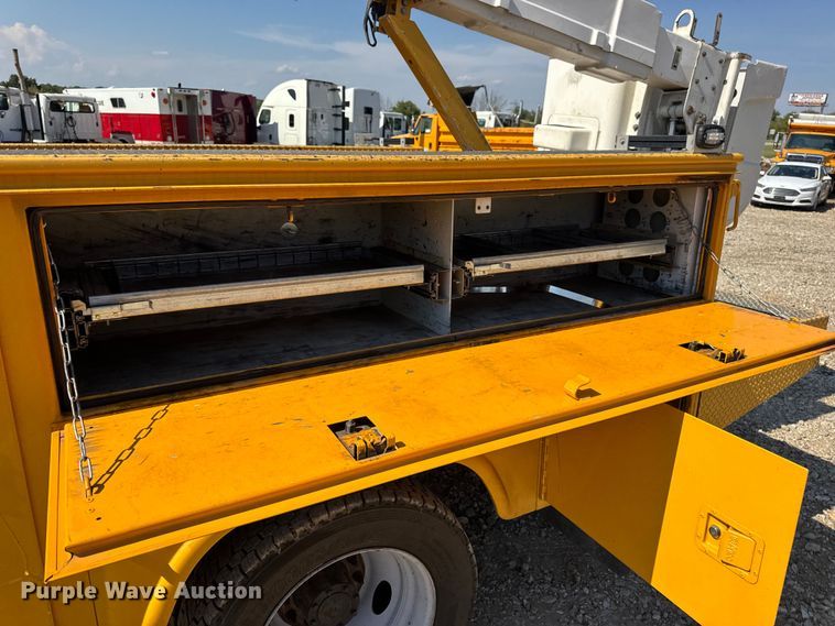 image for item DO2263 2015 Ford F550 Super Duty XL bucket truck