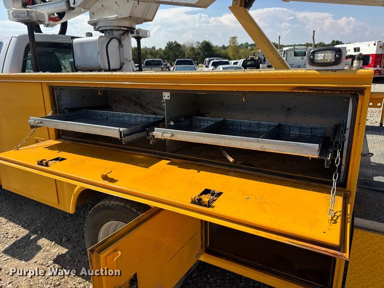 image for item DO2263 2015 Ford F550 Super Duty XL bucket truck