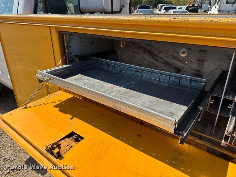 image for item DO2263 2015 Ford F550 Super Duty XL bucket truck