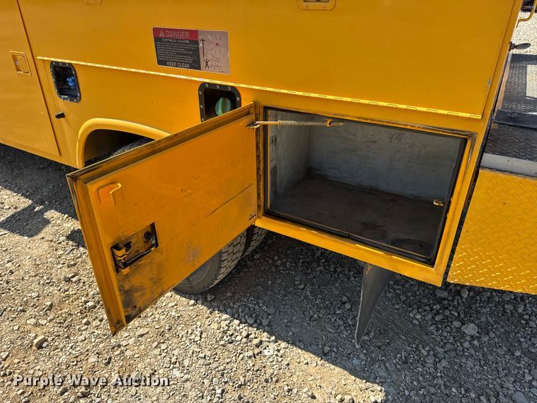 image for item DO2263 2015 Ford F550 Super Duty XL bucket truck